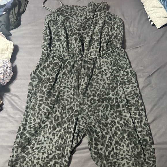 Forever 21 jumpsuits - Picture 1 of 2